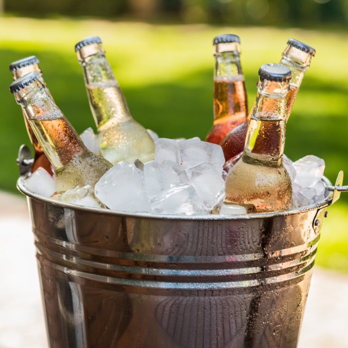 Ice bucket for outdoor drinks
